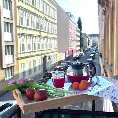 Big And Comfortable Mariahilfer Apartment Wenen Buitenkant foto