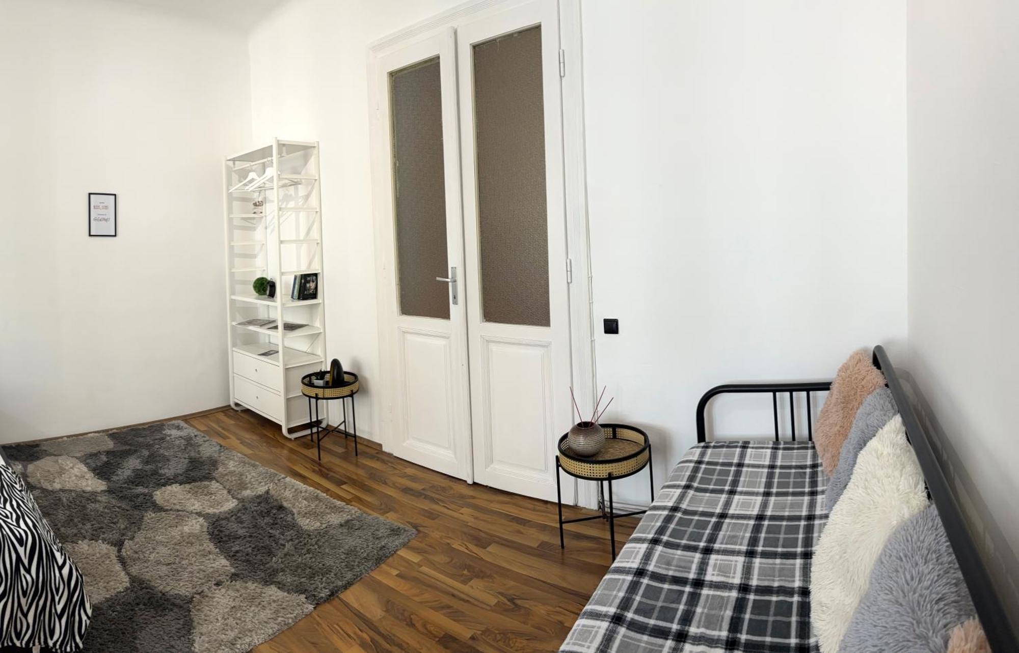 Big And Comfortable Mariahilfer Apartment Wenen Buitenkant foto