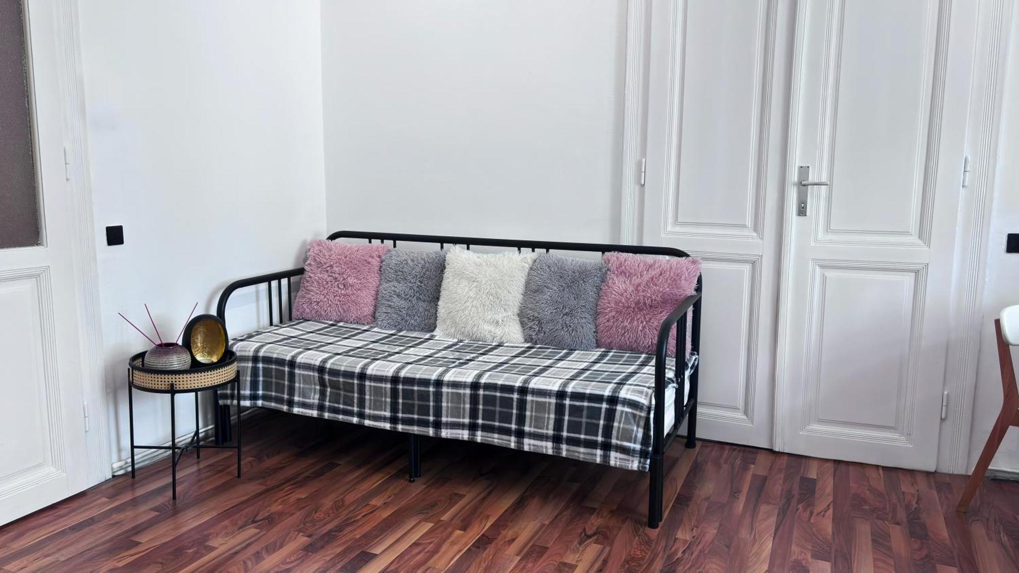 Big And Comfortable Mariahilfer Apartment Wenen Buitenkant foto