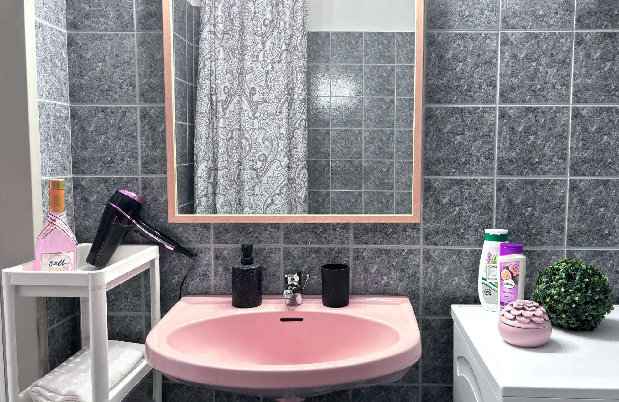 Big And Comfortable Mariahilfer Apartment Wenen Buitenkant foto